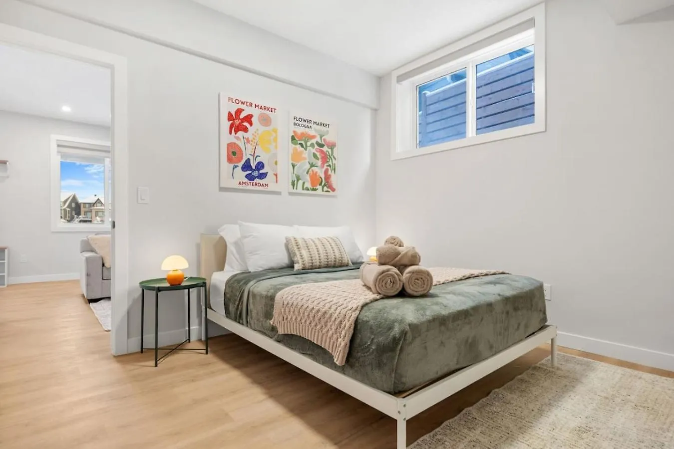 2 Bedroom Spacious & Private Guest Suite - King Size Bed Tv In Room, 58