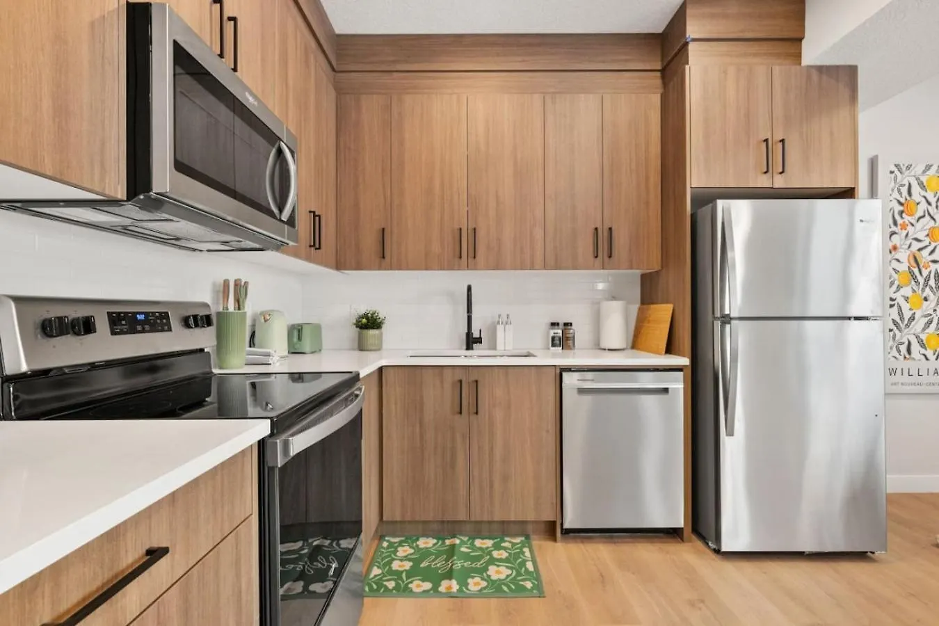 2 Bedroom Spacious & Private Guest Suite - King Size Bed Tv In Room, 58