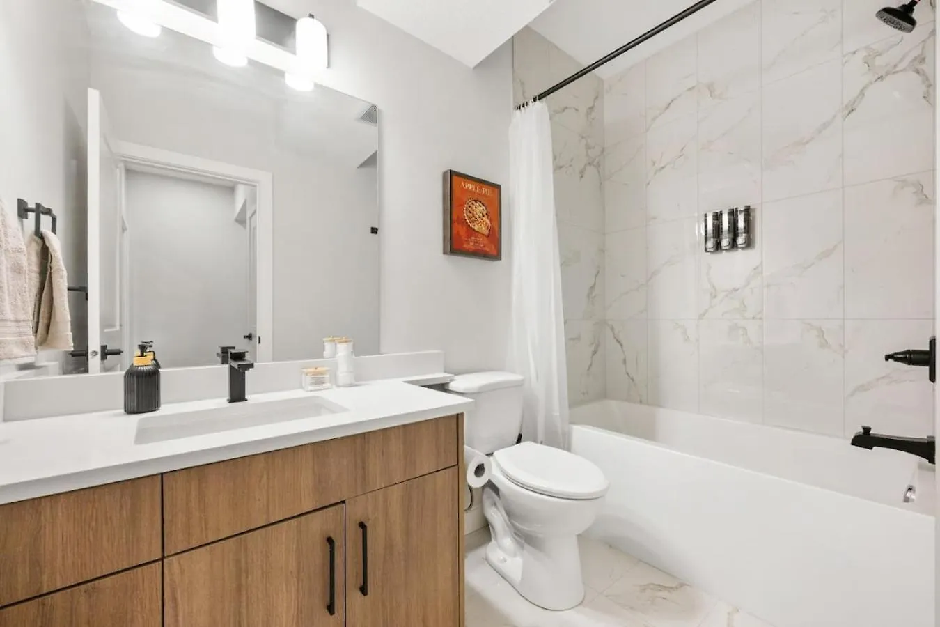 2 Bedroom Spacious & Private Guest Suite - King Size Bed Tv In Room, 58